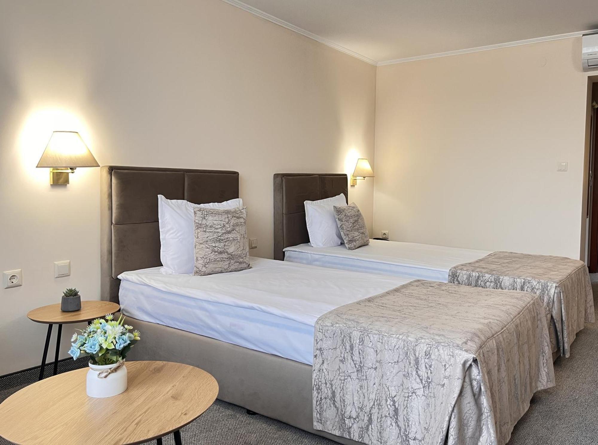 Hotel Orbita فارنا المظهر الخارجي الصورة